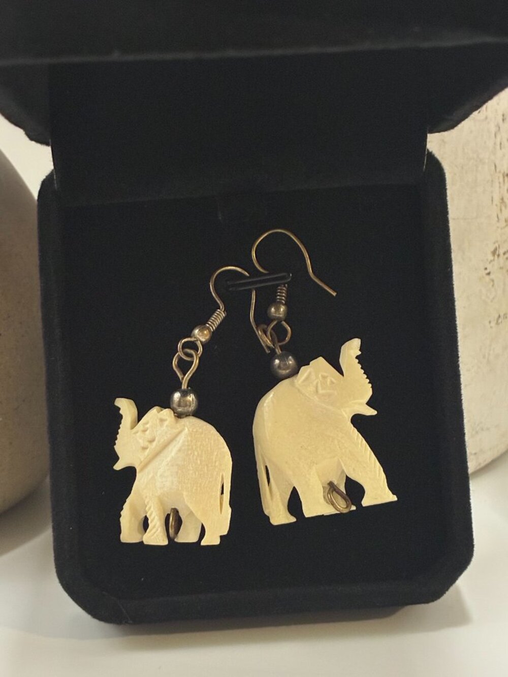 Vintage Hand Carved Bone Elephant Dangle Earrings Tribal Boho Safari - Picture 4 of 8
